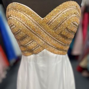 Madison James prom/pageant dress size 10